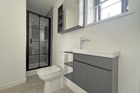 Flat 10 Shower Room