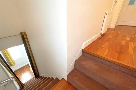 Entrance/Stairway