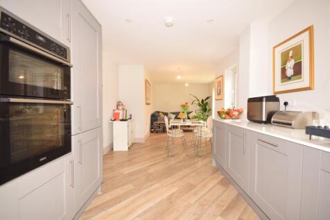 Kitchen/Family Ro...
