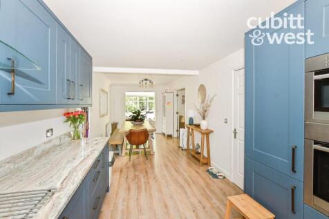 Kitchen/Dining Area