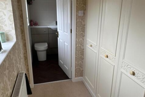 dressing area.jpg