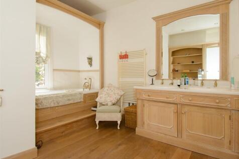 8286149-interior14.jpg