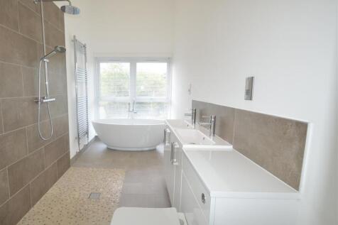 Family bathroom 2025.JPG