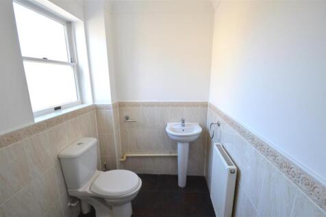 Downstairs wc.JPG