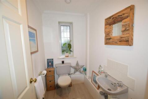 Downstairs wc.JPG