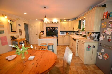 Kitchen 1 .JPG