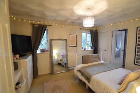 Bedroom 2 .JPG