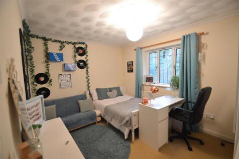 Bedroom 4 .JPG
