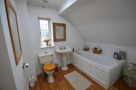 Family bathroom.JPG