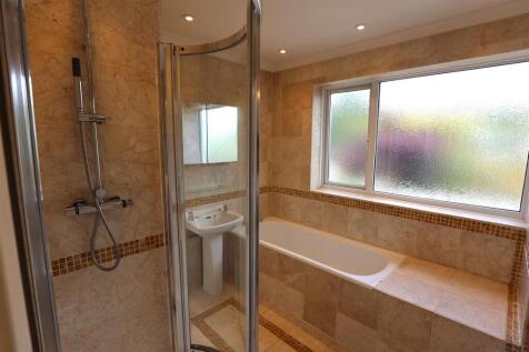 Family bathroom.JPG