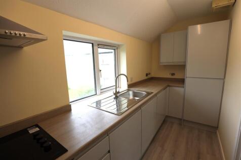 Kitchen 2 .JPG