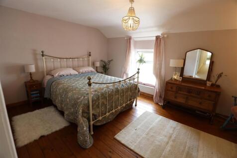 Bedroom 1.JPG