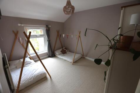 Bedroom 2.JPG