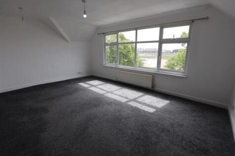 Bedroom 2 .JPG