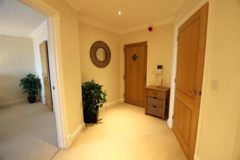 Entrance hallway.JPG