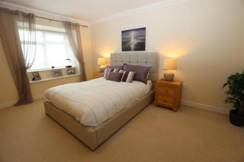 Bedroom 1 .JPG
