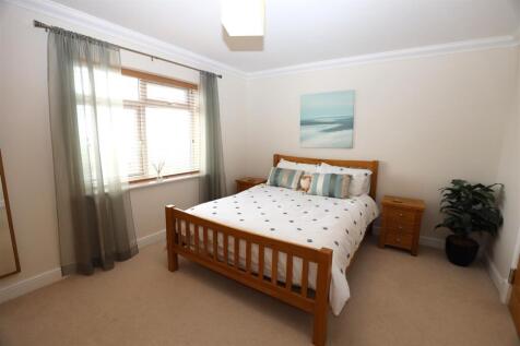 Bedroom 2 .JPG
