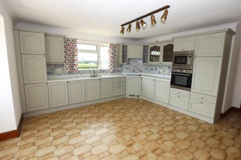 Kitchen 2.JPG