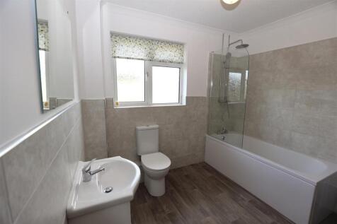 Family bathroom.JPG