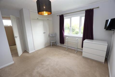 Bedroom 1 .JPG