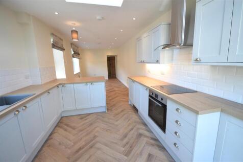 Kitchen 2.JPG