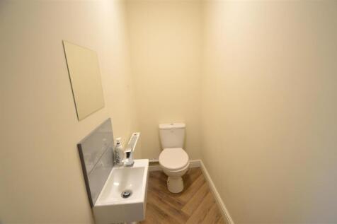 Downstairs wc.JPG