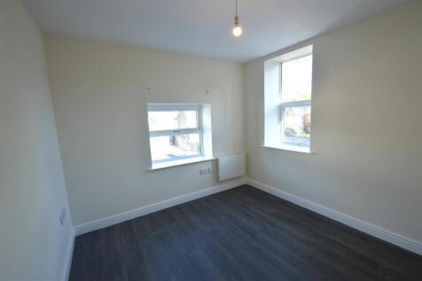 Bedroom 1 .JPG