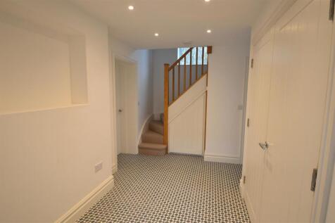 Entrance hallway.JPG