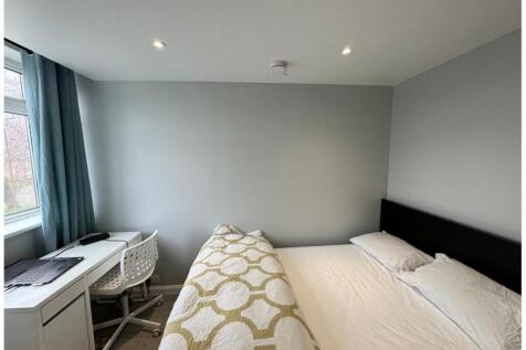 bedrooom 5.jpg