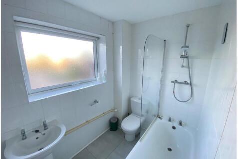 bathroom 2.jpg