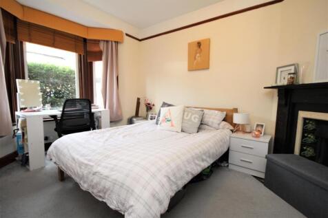 Bedroom 1.jpg