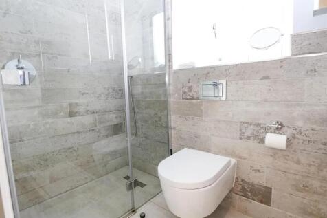 Shower room 2.jpeg