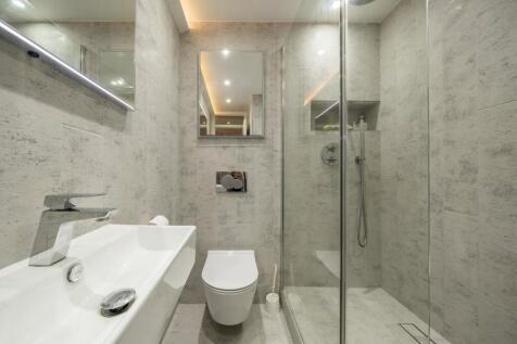 5 Onega Gate bathroom.jpg