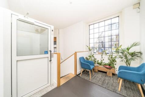 170172 Tower Bridge Road reception.jpg
