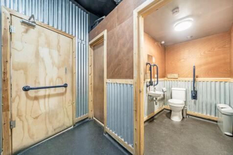 179 Queens Road WCs.jpg