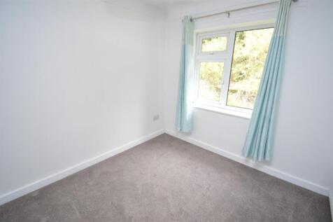 Bedroom 2.JPG