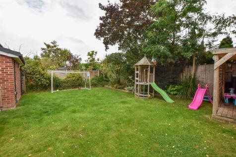 Lawns Ave (8).jpg