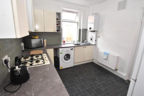 Kitchen 2.jpg