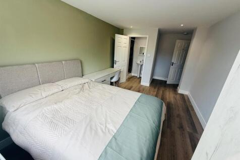53 Buckingham Road - room 8a.jpg