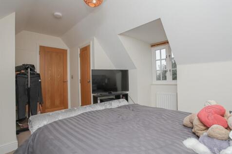 Bedroom 1.jpg