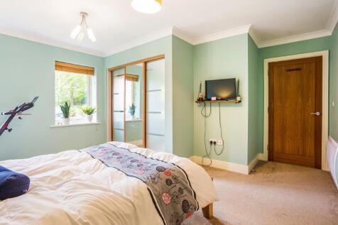 Bedroom 1 3.jpg