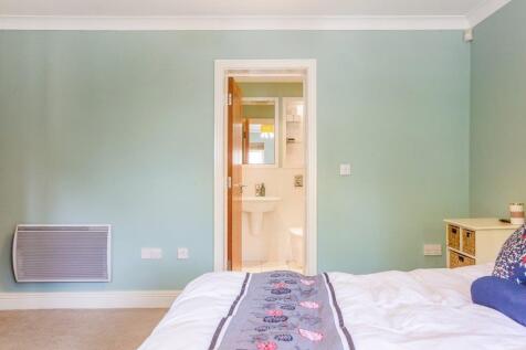 Bedroom 1 4.jpg
