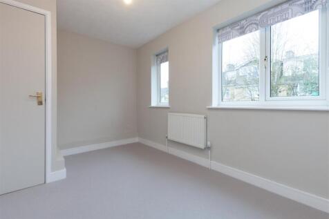 single bedroom photo 3.jpg