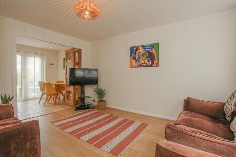 Living Room 2.jpg