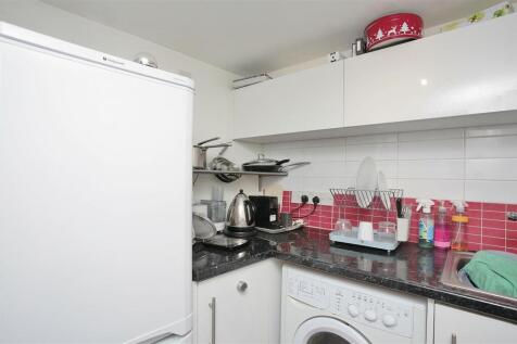Flat 7 Manor Court Kitchen (2).JPG