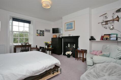 Flat 7 Manor Court bedroom 1 (2).JPG