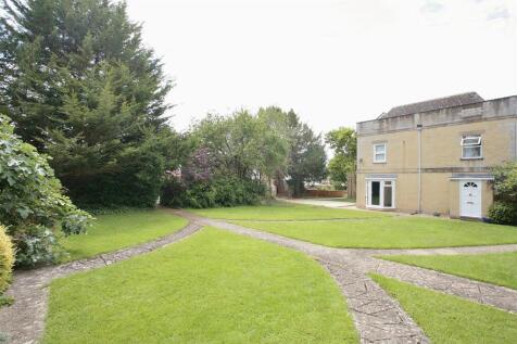 Flat 7 Manor Court communal area (2).JPG