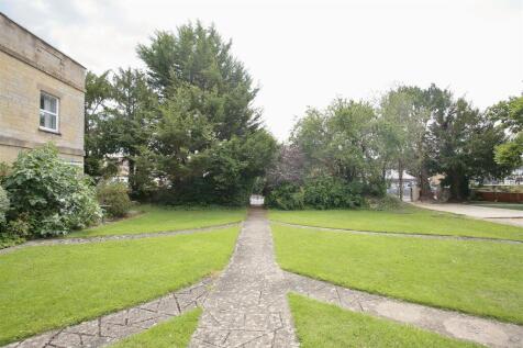 Flat 7 Manor Court communal area.JPG