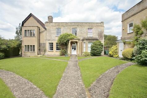 Flat 7 Manor Court frontview.JPG