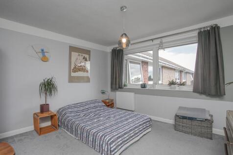 Bedroom 1.jpg
